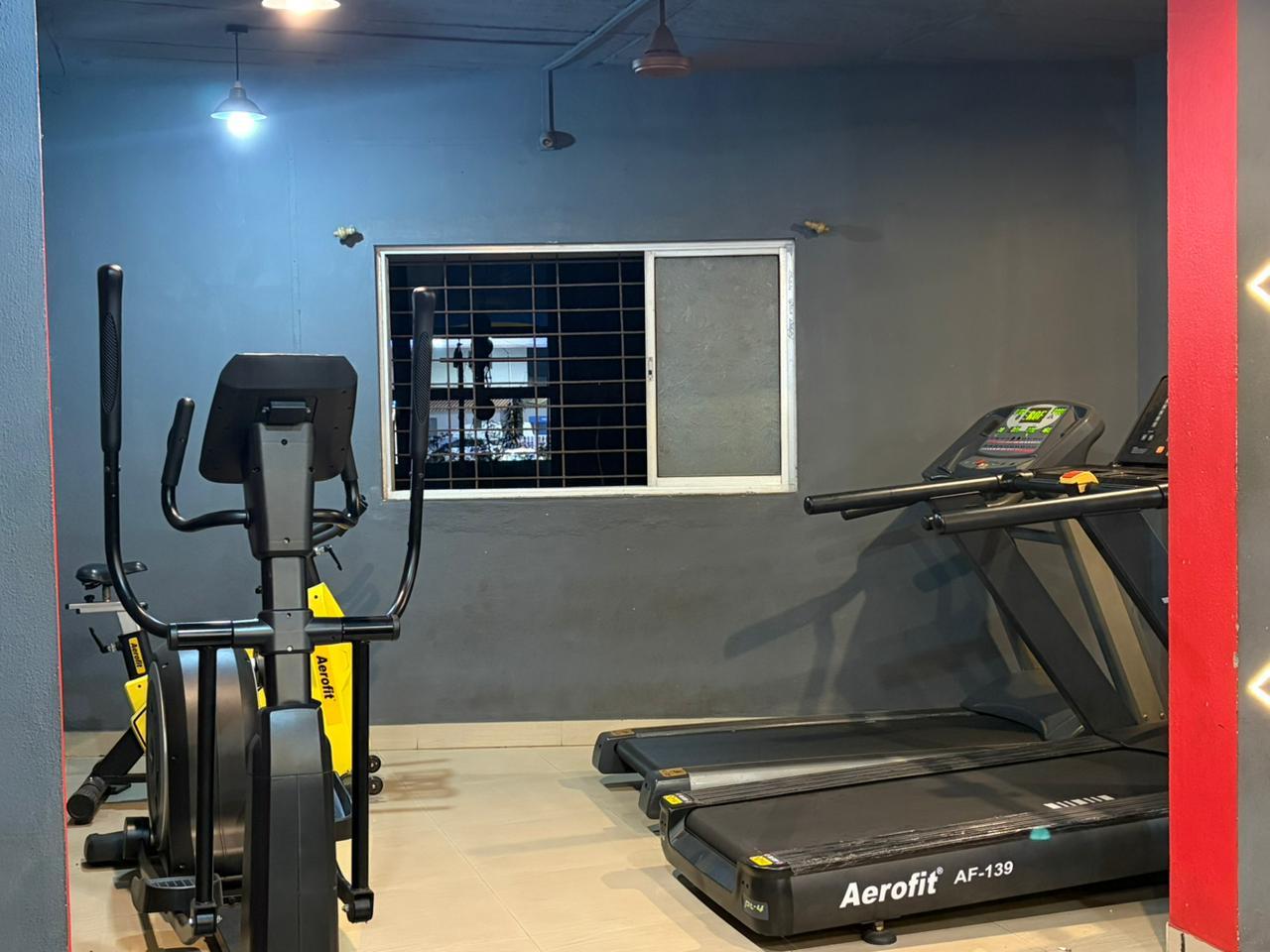 Lio-Fit Unisex Fitness Gym Free Weights Equipment in Ratnagiri